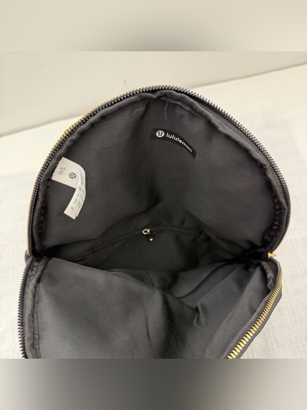 Lululemon Festival Bag 5L • Black/Gold • New - Picture 6 of 6